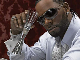 R.Kelly Pays $100,000 Bail Deposit To Ascertain Release