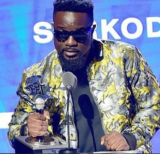 Sarkodie wins Best international flow BET Hip-Hop award.