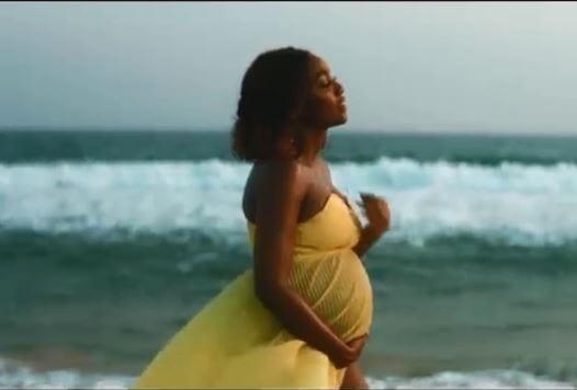 Simi Finally Clears Pregnancy Rumour in Duduke Music Video