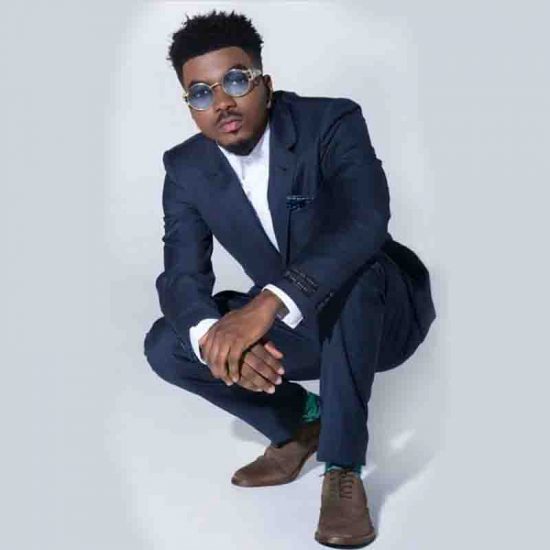 Skiibii splashs millions of Naira on Food in a restaurant