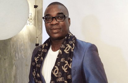 White Men dance to Wasiu Ayinde's song'Ade Ori Okin' in Nightclub