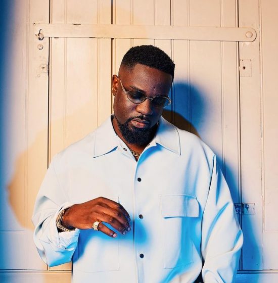 Sarkodie Apologizes to Fans for Delaying Album Release