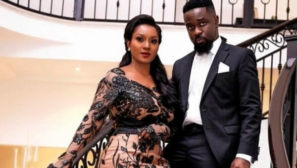 Sarkodie reacts after spotting his Wife in traffic.