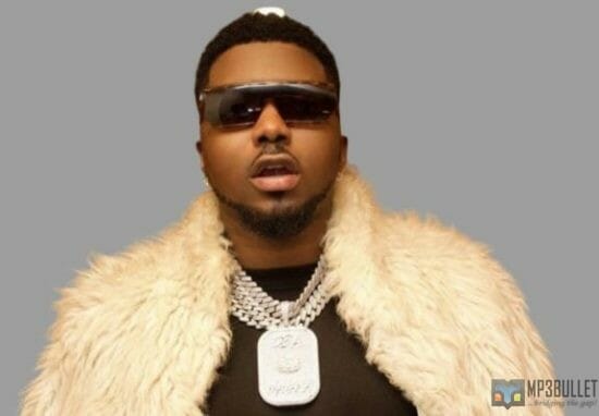 Skiibii spotted on the street feeding less privileged children and adults.