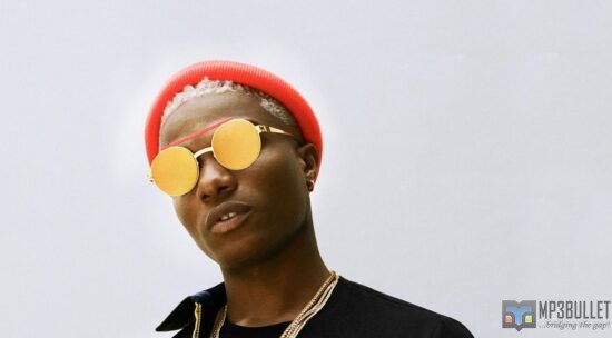 Wizkid shares $100 to fans on the street in honour of his 32nd birthday.