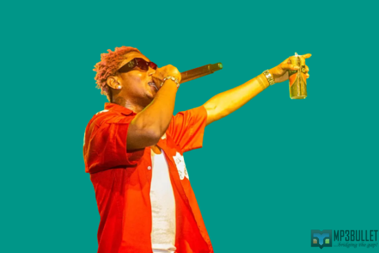 Bella Shmurda transforms into a prayer warrior on stage.
