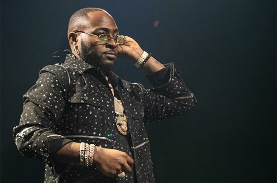 Davido's fans distribute food on the street