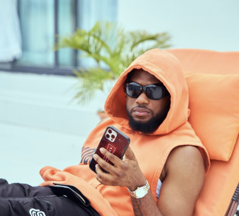 Dremo Calls Out Society in New Song “Dem No Really Send Us”